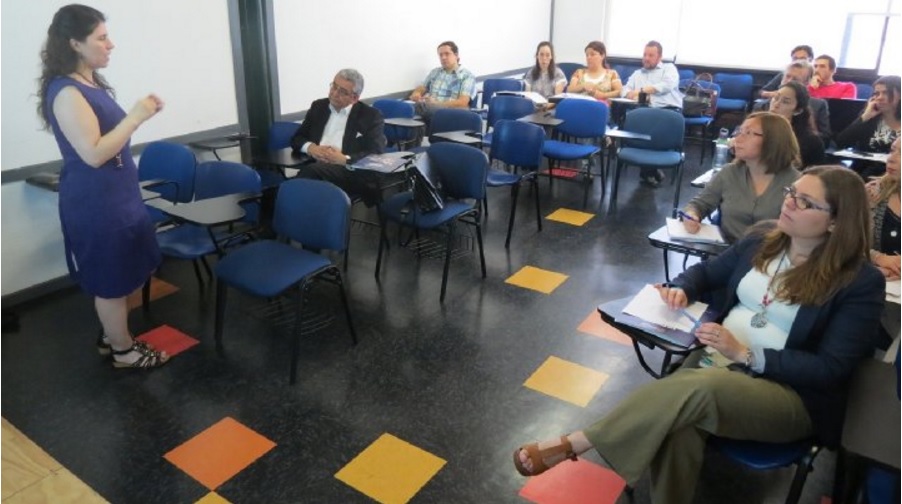 Experta colombiana dicta taller de aprendizaje basado en problemas en Facultad de Ingeniería